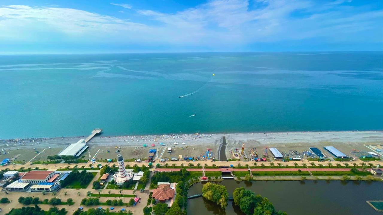 Apartments Black Sea Resort バトゥーミ エクステリア 写真
